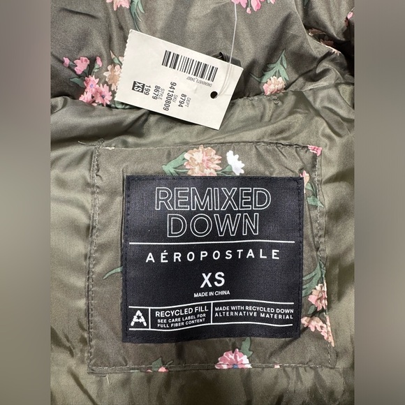 Aeropostale Women’s Remixed Down Sage Green Floral Puffer Vest NWT Size … - Picture 4 of 6